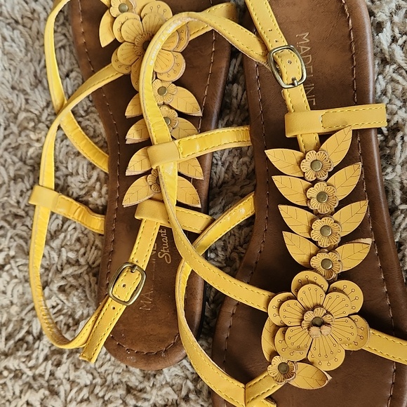 Womans Madeline yellow floral  sandal size 8 - Picture 10 of 10